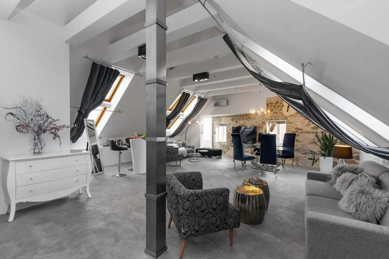 Coco Chanel Boutique Apartment By Goodnite Cz 브르노