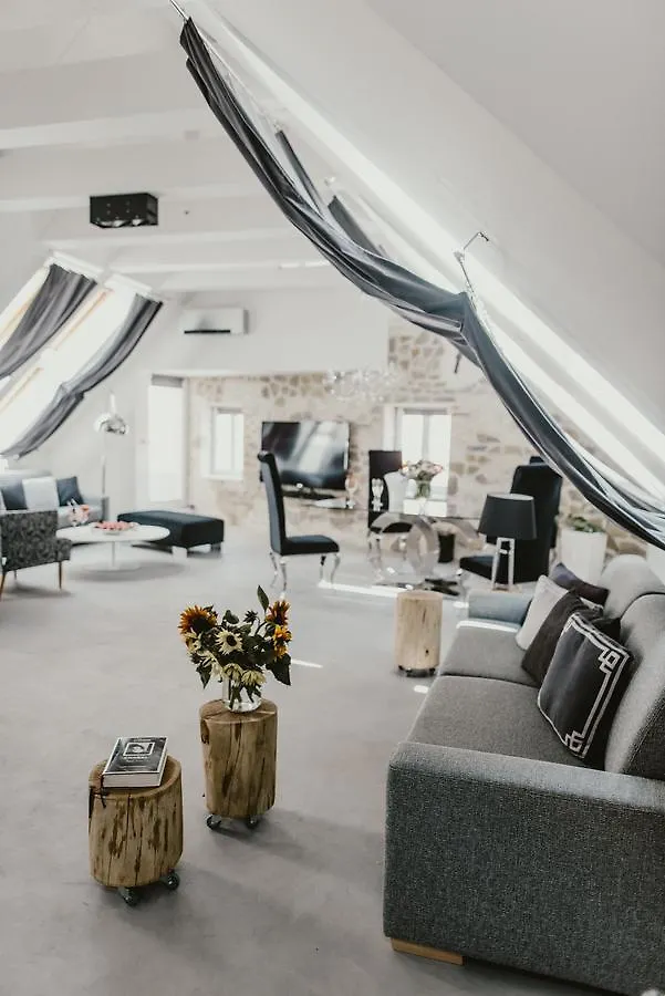 Coco Chanel Boutique Apartment By Goodnite Cz 브르노